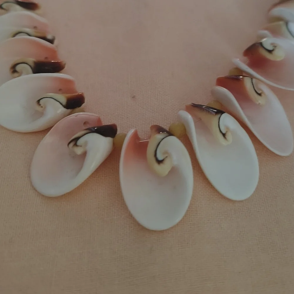 Vintage Luhuanus Strombus Spiral Strawberry Conch Shell Necklace Boho Beach - Picture 3 of 8